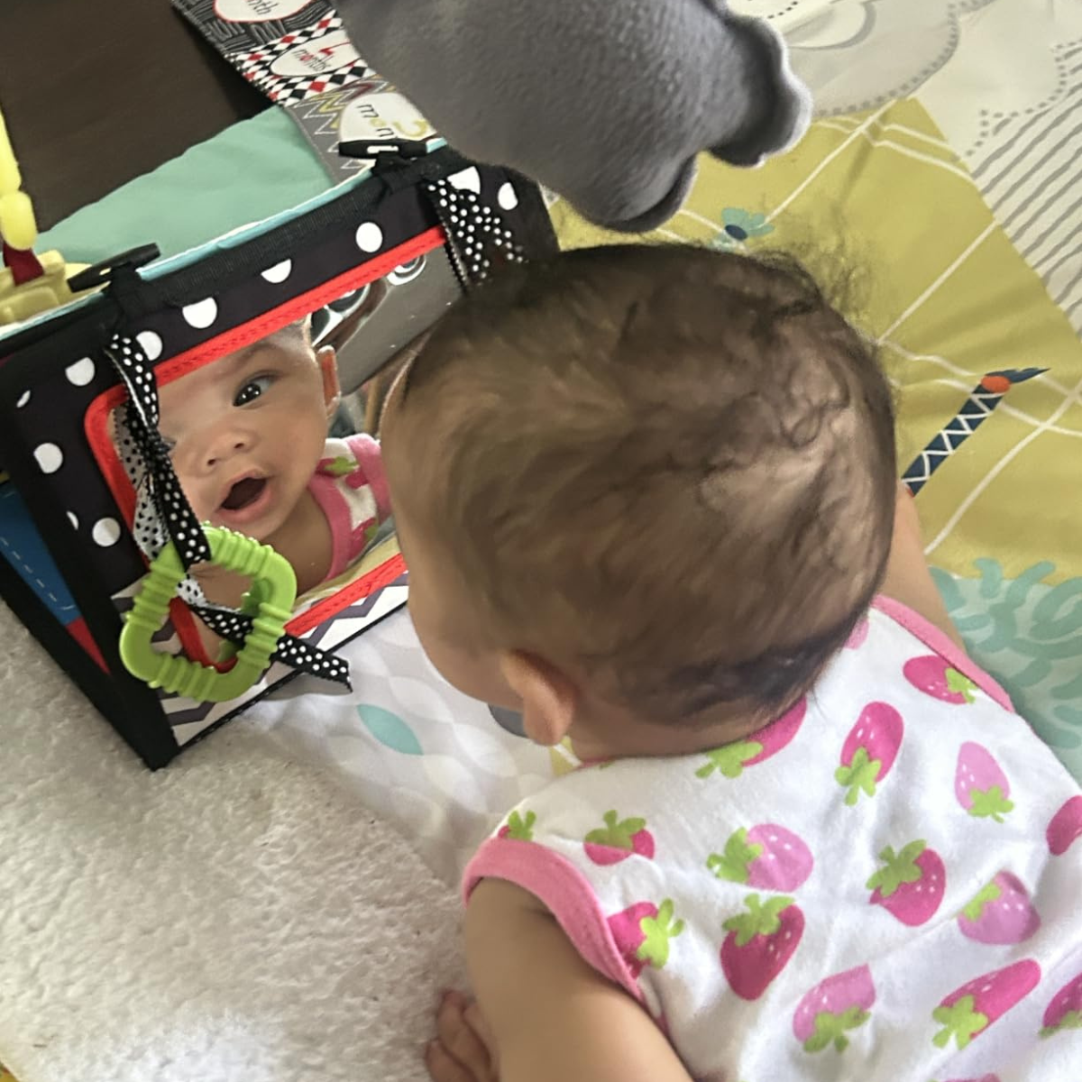 Sensorisches Bauchspielzeug mit Quietsche | 0–12 Monate