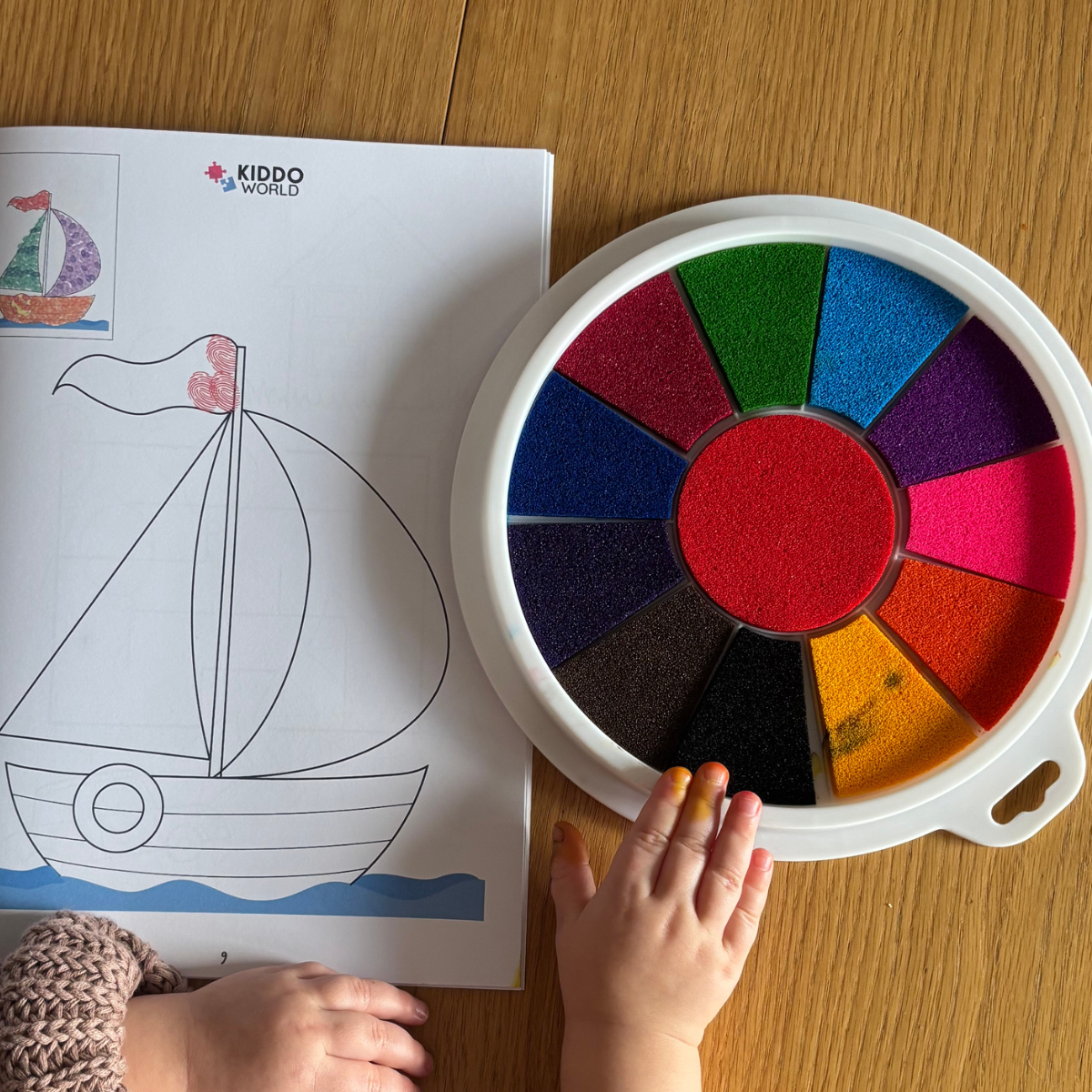 Farbpalette mit 12 verschiedenen Farben zum Fingerfarbenmalen (ab 1 Jahr)