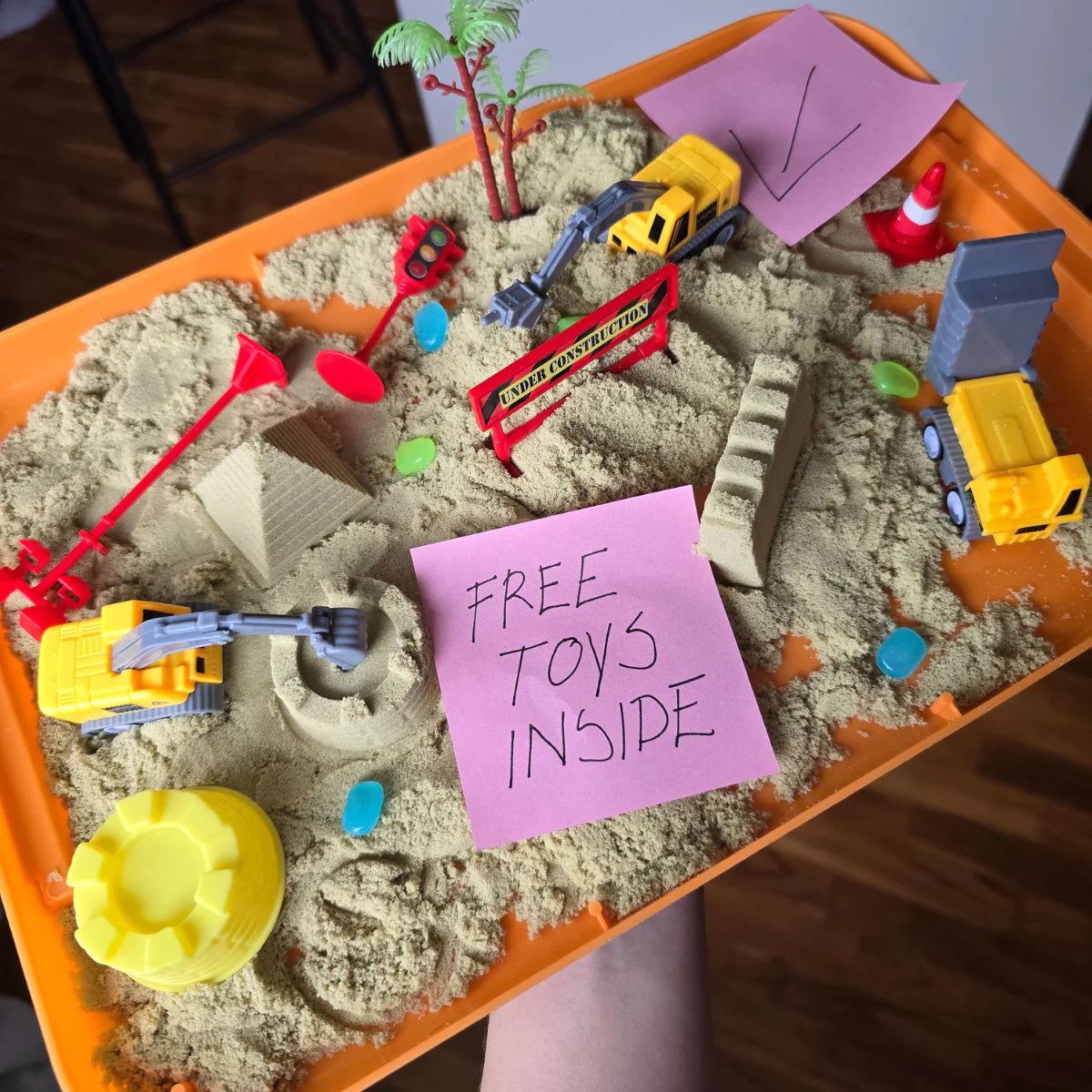 Sensorik-Set mit magnetischem Sand & leuchtenden Steinen | Baustelle & Bagger